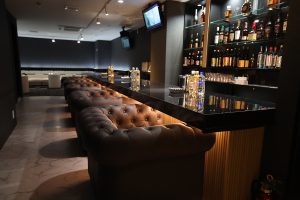 LunaR（ルナール）那覇松山店カウンター席